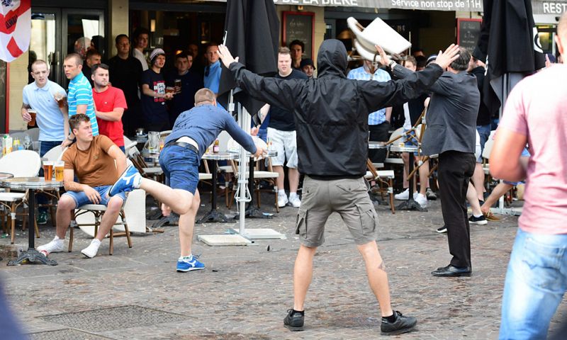 Detenidos en Colonia seis hinchas rusos tras agredir a dos turistas espaoles