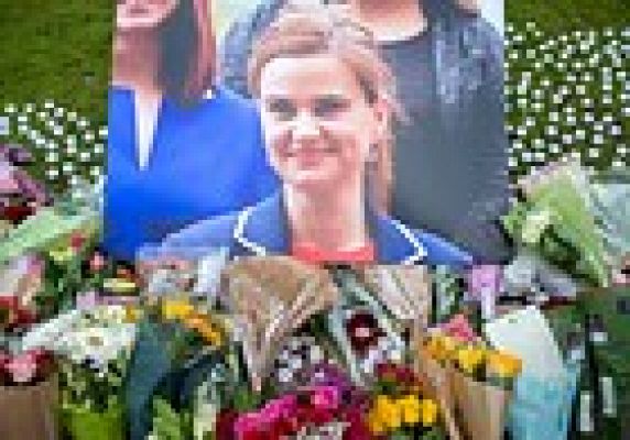 Conmoción en Inglaterra por el asesinato de Jo Cox