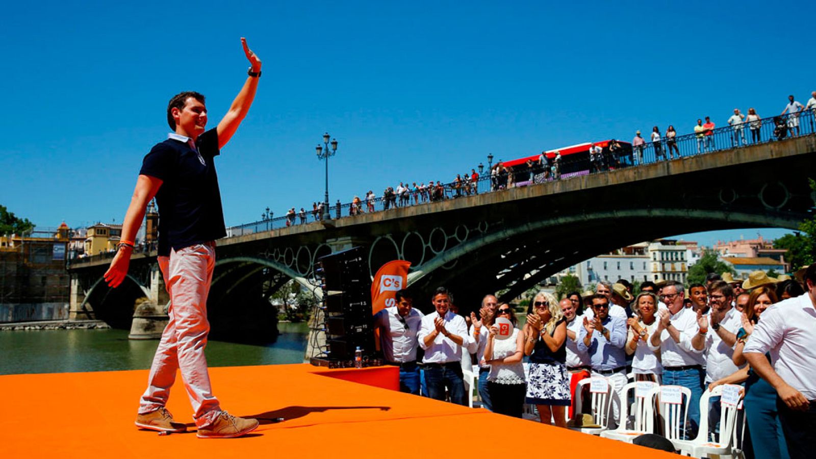 Rivera arremete contra las "subastas de promesas incumplidas" de otros partidos