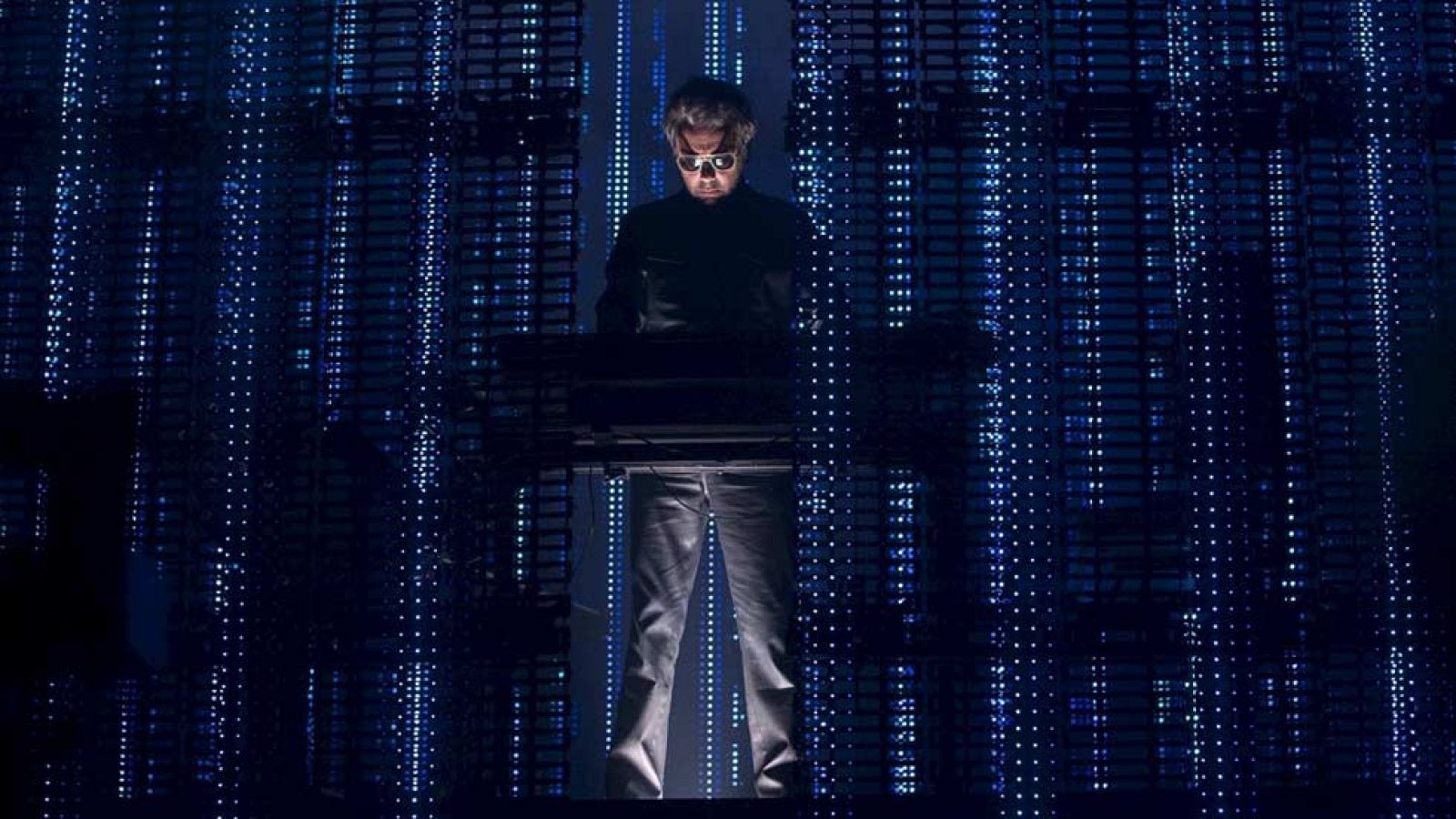 Así suena  'Electronica 2: The Heart Of Noise', lo nuevo de Jean-Michel Jarre
