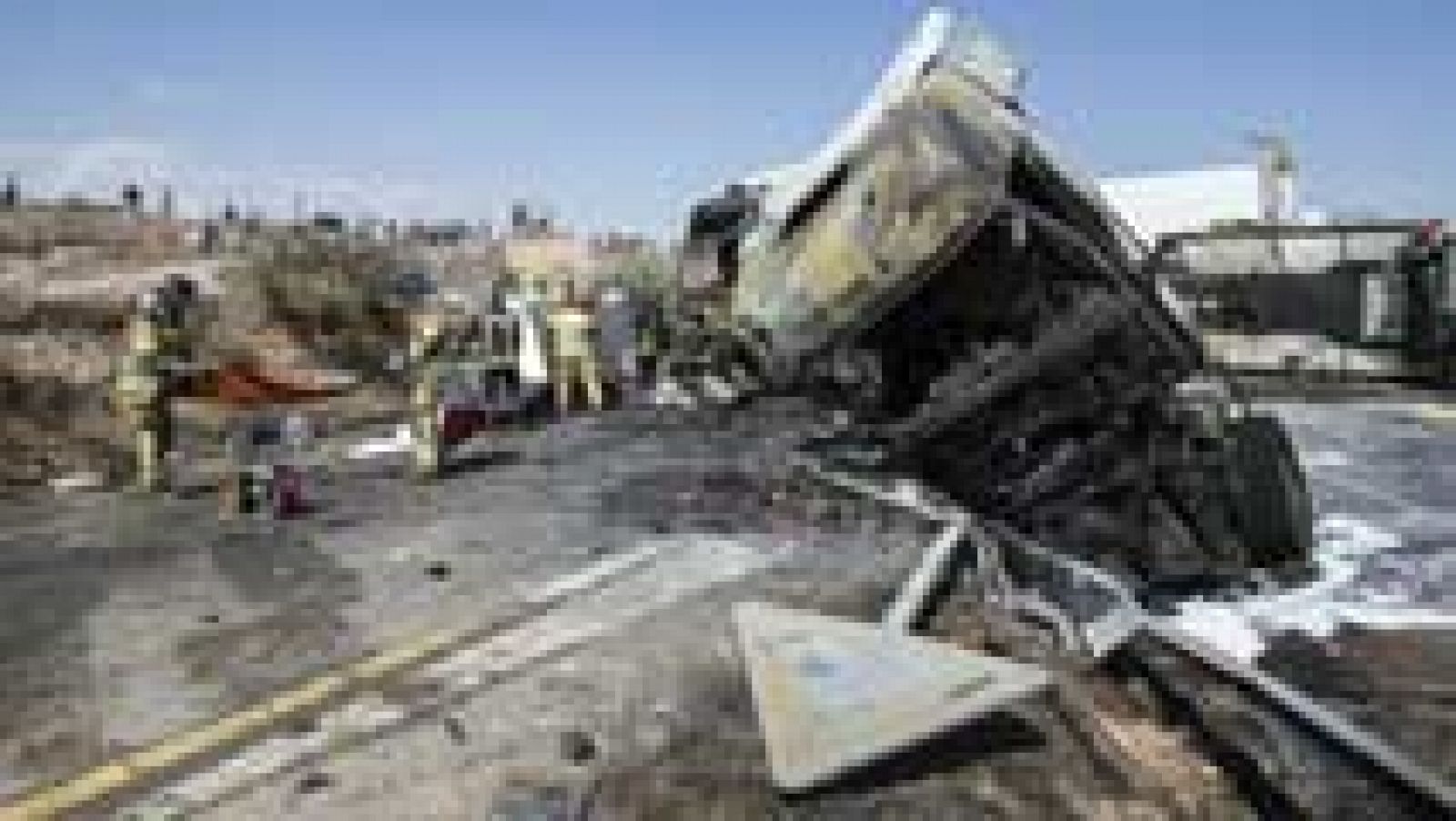 Telediario 1: Tres muertos y tres heridos en el choque entre dos camiones y dos turismos en Murcia | RTVE Play