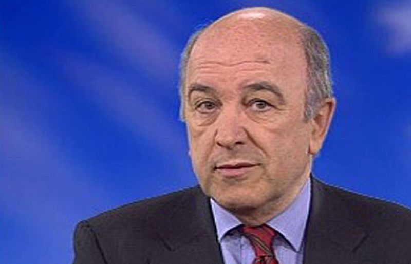 El comisario de Economía de la Comisión Europea, Joaquín Almunia, ha negado además que vaya a sustituir a Pedro Solbes como ministro de Economía y Hacienda.