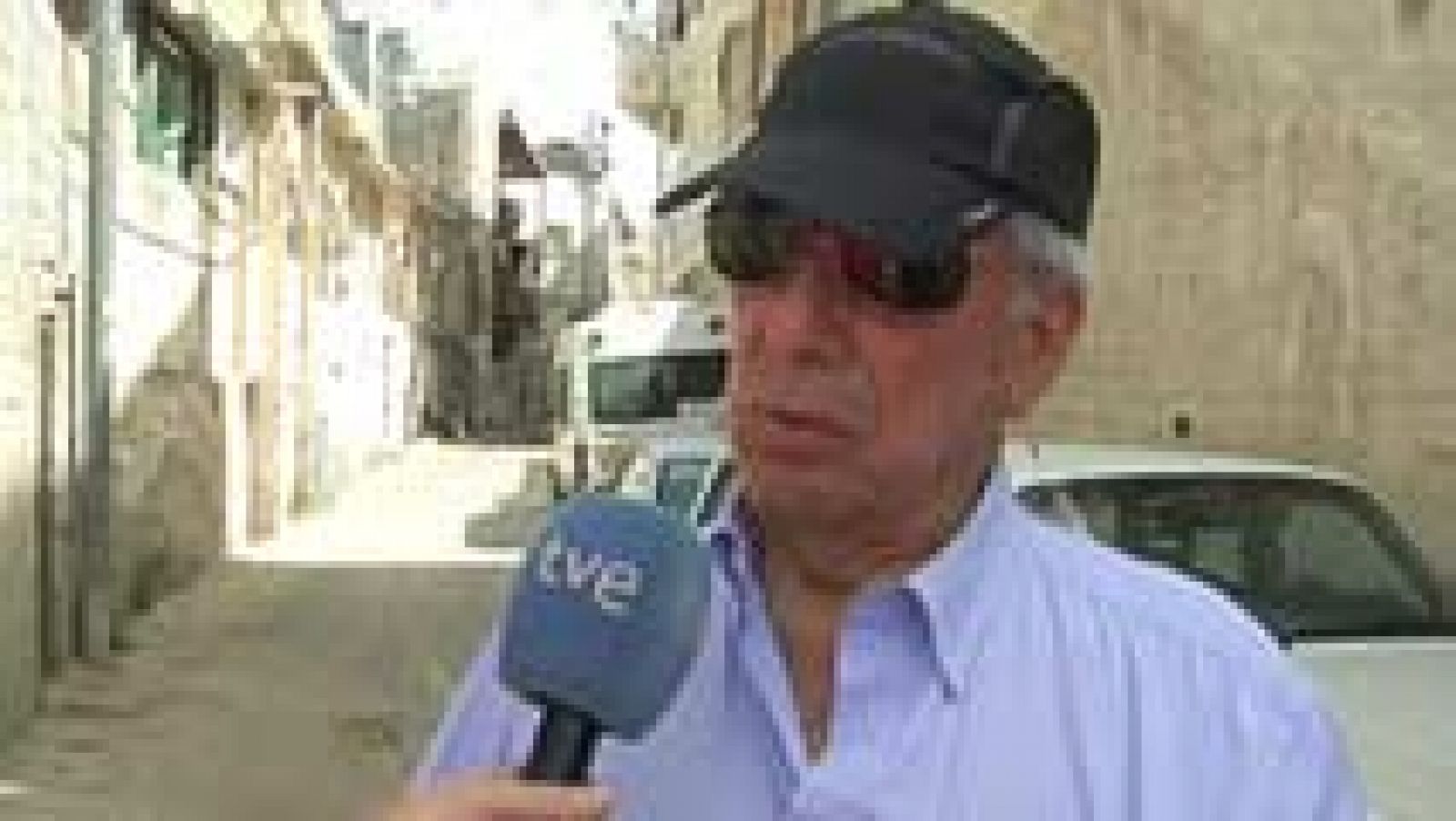 Telediario 1: Vargas Llosa viaja a Israel y los Territorios Ocupados para preparar un libro sobre los 50 años de la ocupación israelí  | RTVE Play