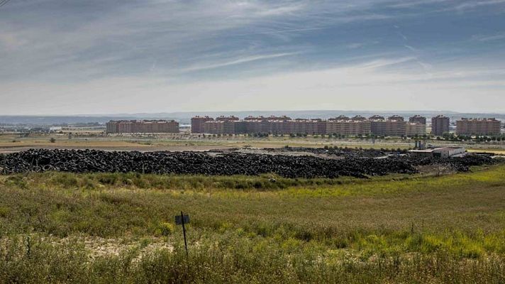 Telediario 1 - Comienza la retirada de neumáticos del incendio de Seseña