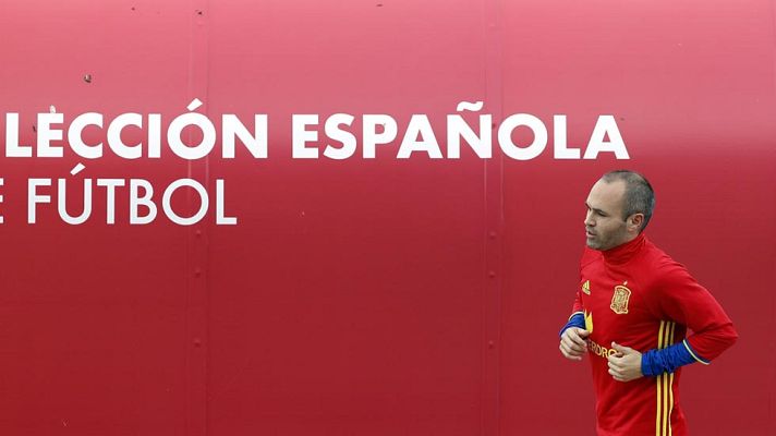 Telediario 1 - Iniesta, la 'brújula' de la Roja en Francia
