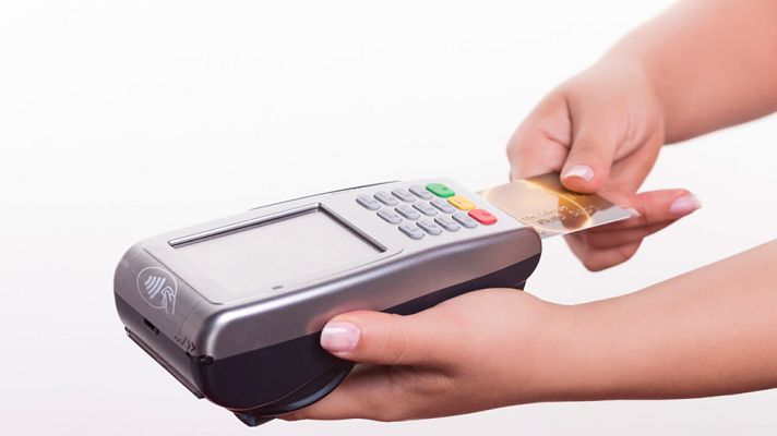Telediario 1 - Los pagos con tarjeta siguen creciendo frente al dinero en metálico