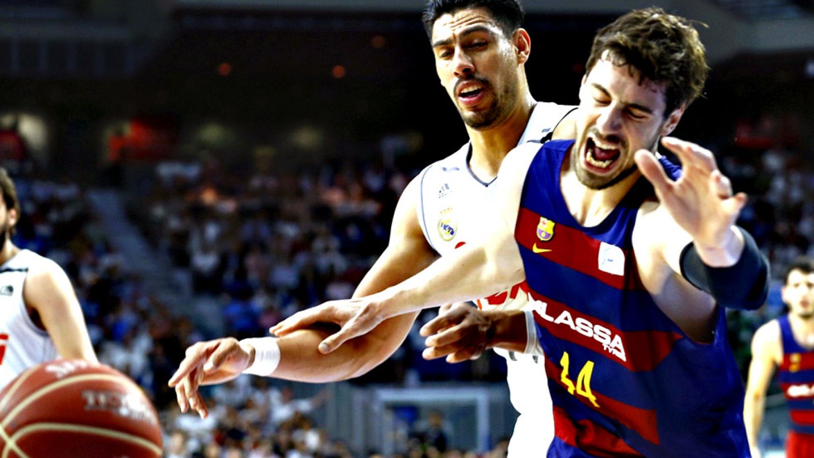 El Real Madrid ganó este lunes por 91-74 al Barcelona en el tercer partido y se adelanta 2-1 en la eliminatoria final de la Liga Endesa de baloncesto, que se juega al mejor de cinco partidos.