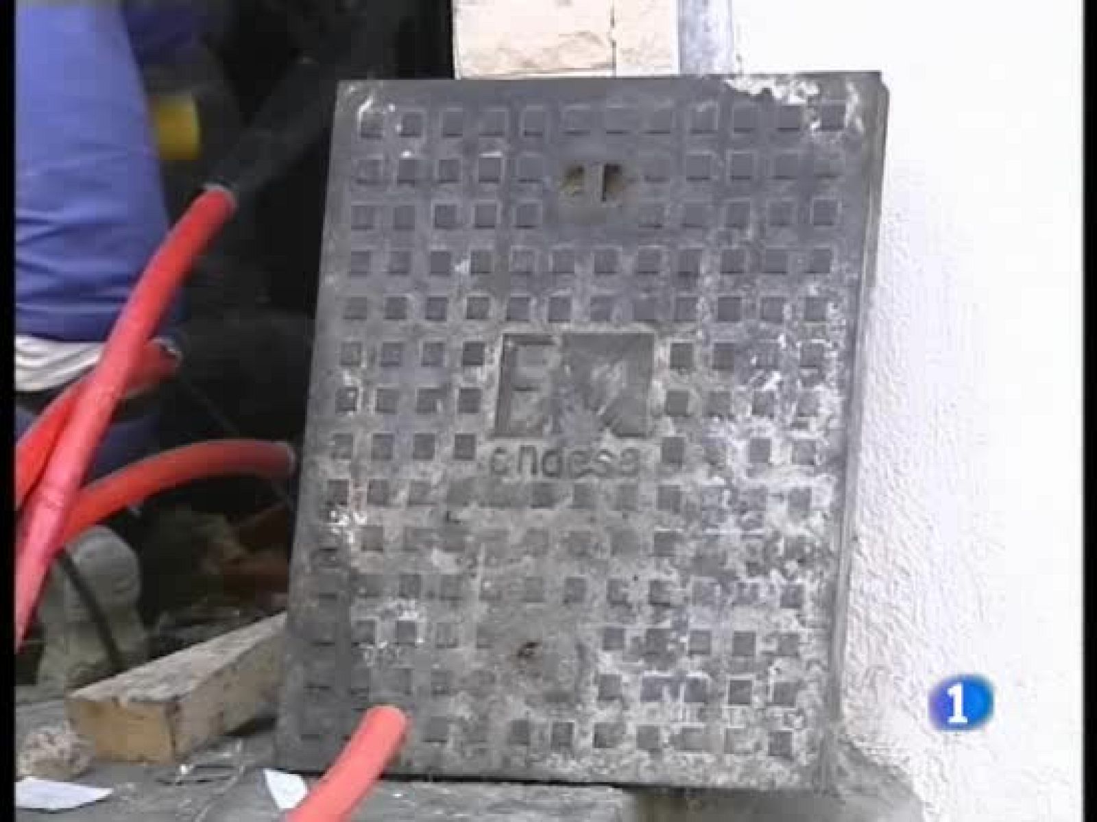 Un incendio destruye un transformador y deja sin electricidad a 3.000 casas y comercios en un barrio de Jaén