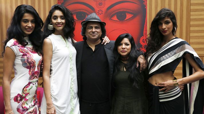 Telediario 1 - Desde Bollywood llega a España la película '7 diosas'  donde se realza el papel de la mujer actual de la India