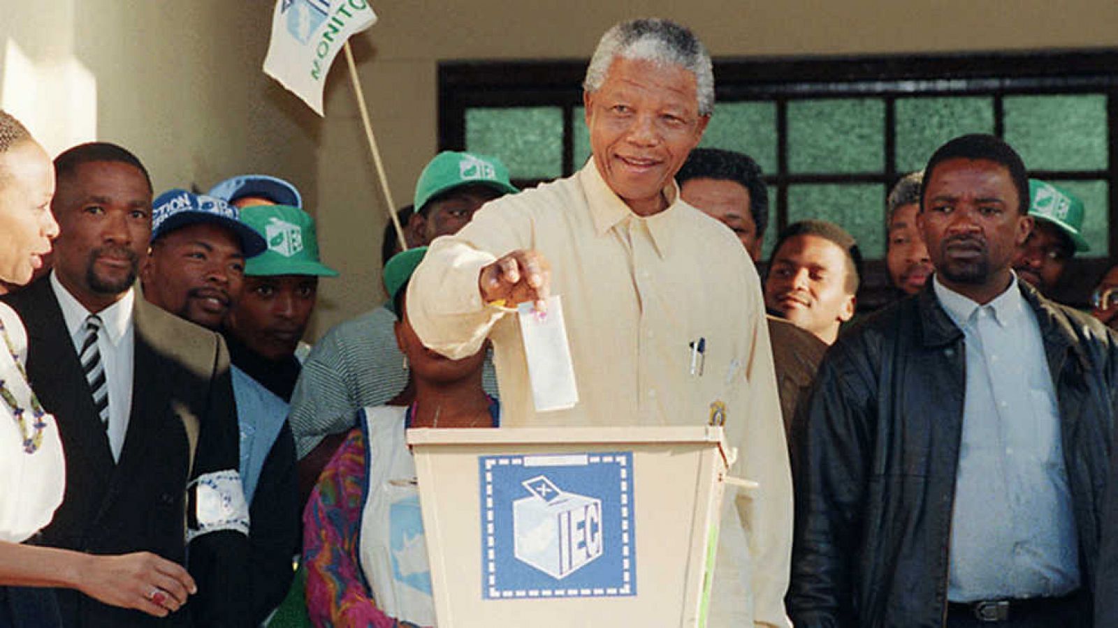 Documenta2 - Nelson Mandela redibujado: Solo un hombre (2)