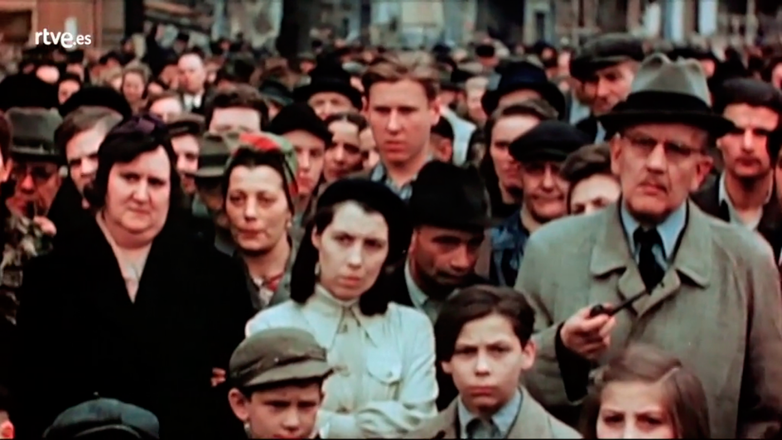 Documenta 2 - Así comienza el capítulo 2 del documental 'En busca del pueblo de Hitler: Alemania 45'