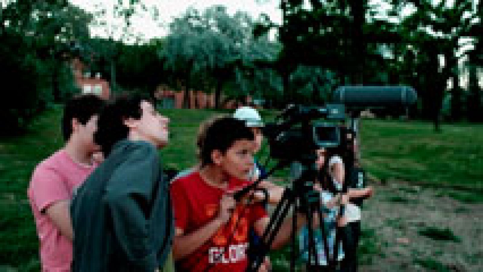 Telediario 1: 'Cine en curso', una iniciativa para enseñar historia del cine en institutos de barrio | RTVE Play