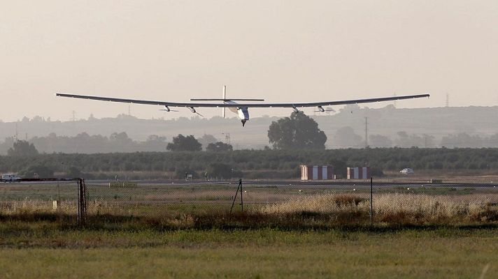 Telediario 1 - El avión solar Impulse II llega a Sevilla tras una de las etapas más difíciles de su viaje