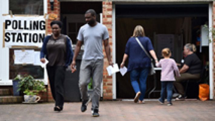 Telediario 1 - Los británicos votan la permanencia o la salida del Reino Unido de la Unión Europea