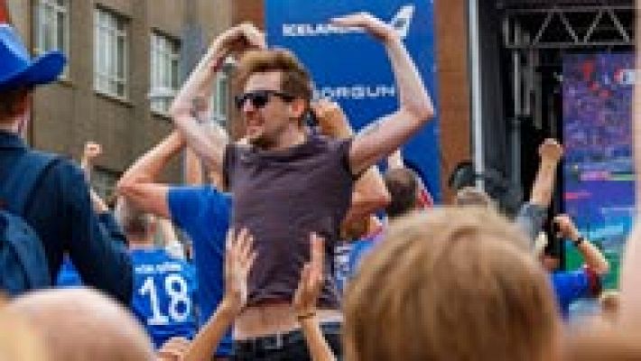 Telediario 1 - Islandia celebra a gritos su pase a octavos