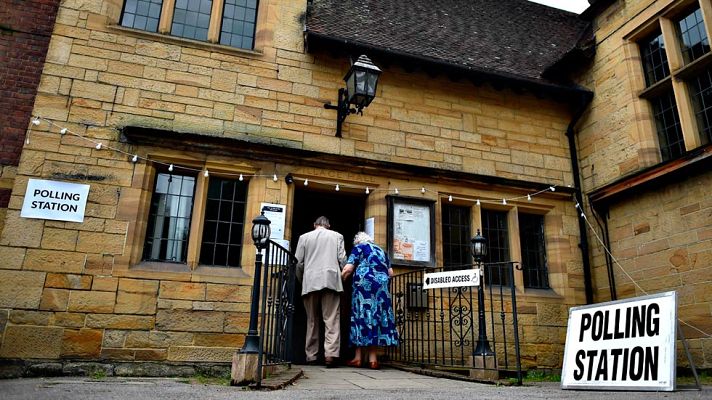 Telediario 1 - Los británicos votan sobre su permanencia en la Unión Europea en una jornada histórica