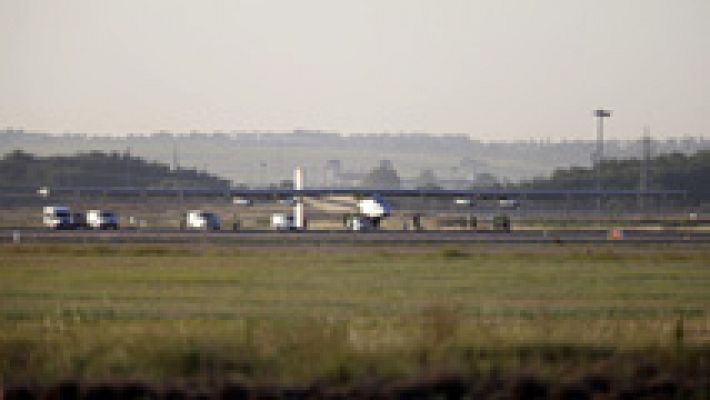 Telediario 1 - El avión Solar Impulse II aterriza en Sevilla tras cruzar el Atlántico Norte