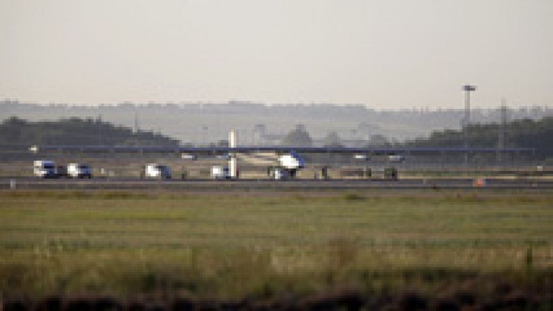 El avión Solar Impulse II aterriza en Sevilla tras cruzar el Atlántico Norte