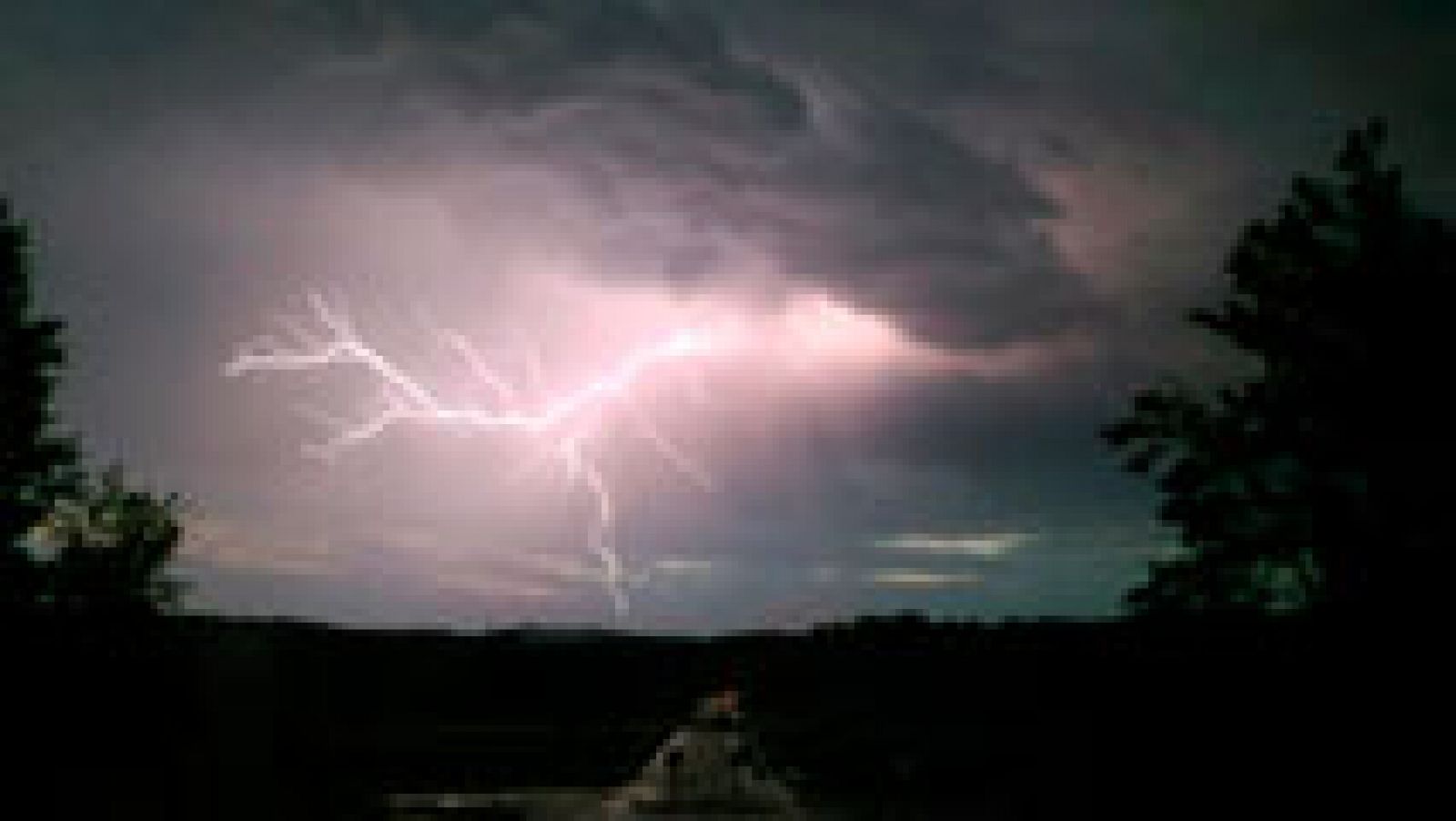 El tiempo: Chubascos y tormentas fuertes en el norte, despejado en el resto de España | RTVE Play