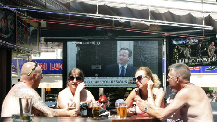 Los desayunos - Una británica residente en Alicante: "Si hace falta sacarme la nacionalidad, lo hago"