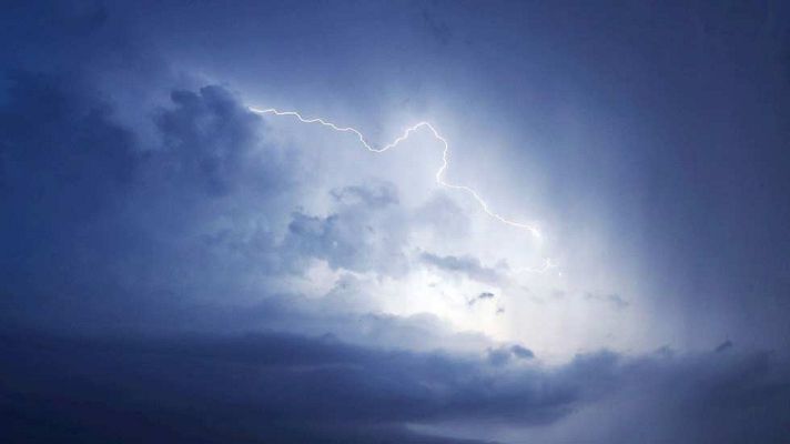 El tiempo - Tormentas en el Cantábrico y cielos poco nubosos o despejados en el resto