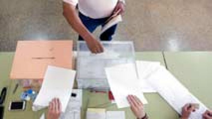 Telediario 1 - Así se está desarrollando la jornada en las 57.000 mesas electorales de toda España