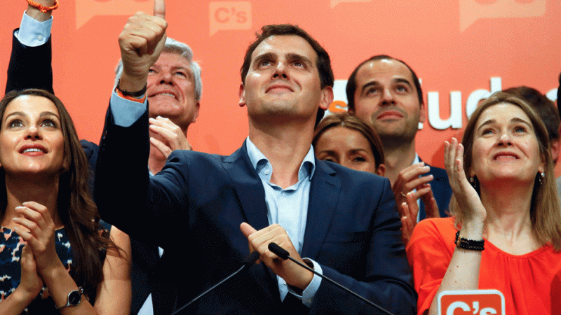 Rivera emplaza a PP y a PSOE a negociar ya mañana sin "sillones" por delante