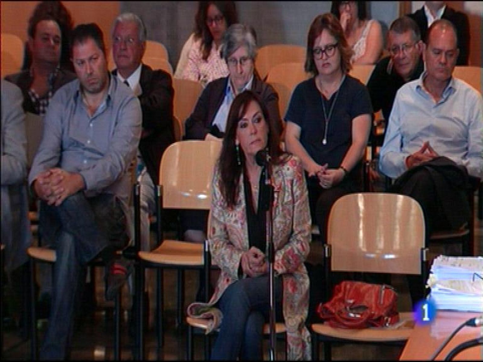  El Partido Popular reforzó ayer su condición de fuerza política hegemónica en Asturias al crecer en más de veinte mil votos desde diciembre. Los demás partidos se mantienen con ligeras variaciones. Soledad Saavedra, la esposa de Vicente Álvarez Areces, recordó esta mañana en su declAración en el juicio del Caso Marea que es una funcionaria sin competencia alguna en contrataciones en el Instituto Adolfo Posada. 