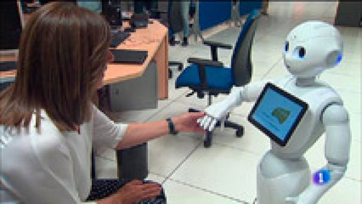 Telediario 1 - 'Pepper', un robot humanoide que puede ser guía, dependiente, recepcionista...