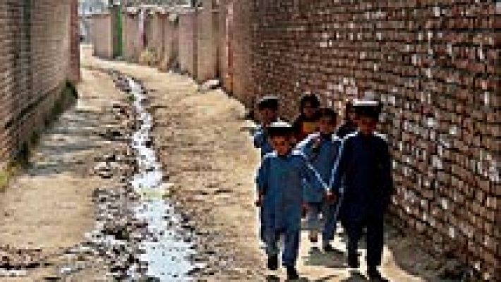 Telediario 1 - Unicef alerta del riesgo de muerte y pobreza que corren millones de niños