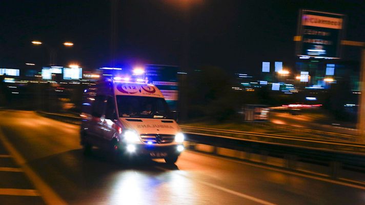 Telediario 1 - Al menos diez muertos en un ataque terrorista contra el aeropuerto internacional de Estambul