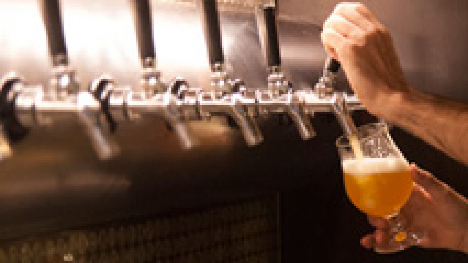 Telediario 1: Los españoles consumieron una media de 47,18 litros de cerveza por persona en 2015 | RTVE Play