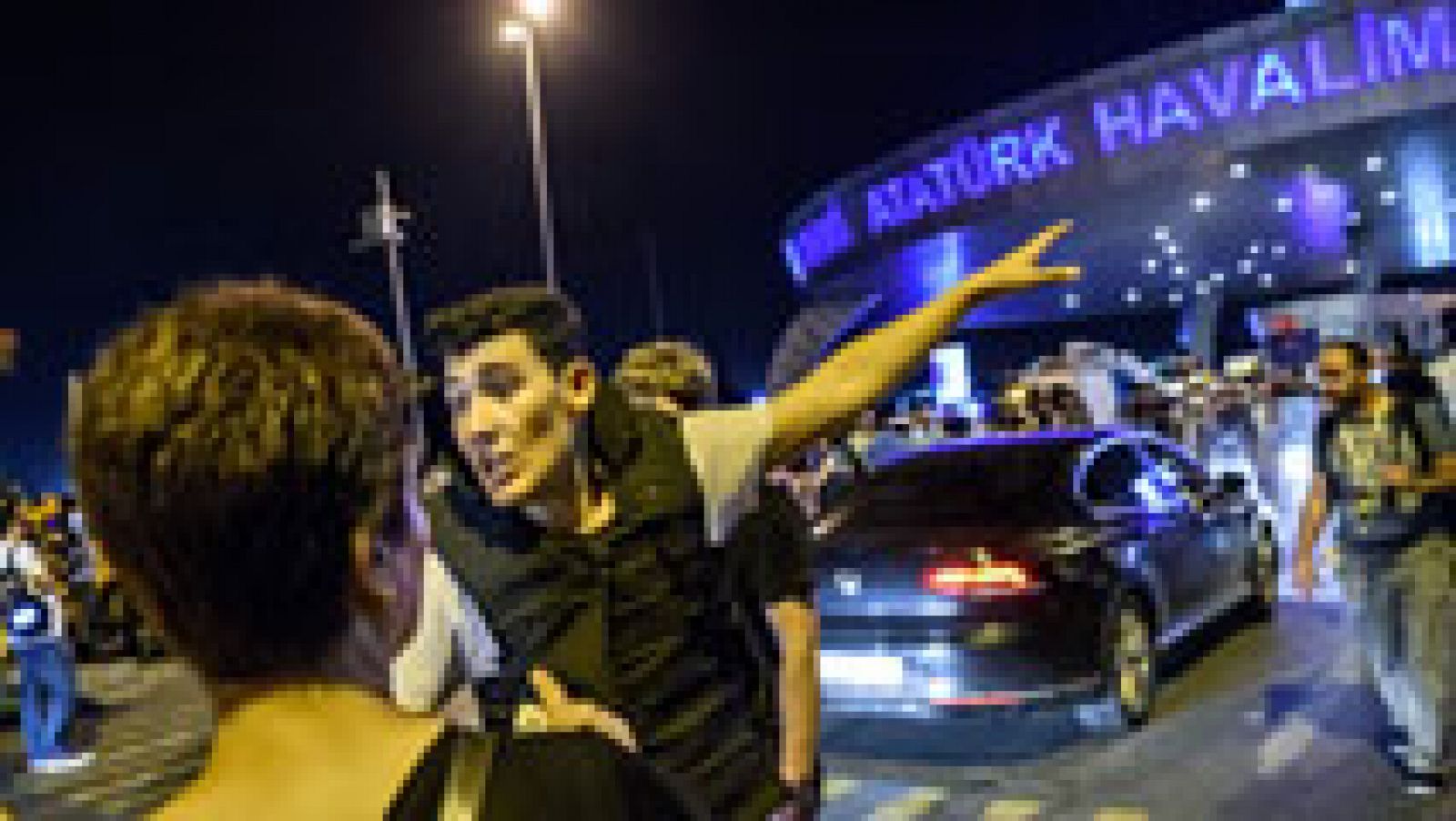 Telediario 1: Sergio, testigo del atentado en el aeropuerto de Estambul: "Escuchamos una explosición, fue un estruendo tremendo" | RTVE Play