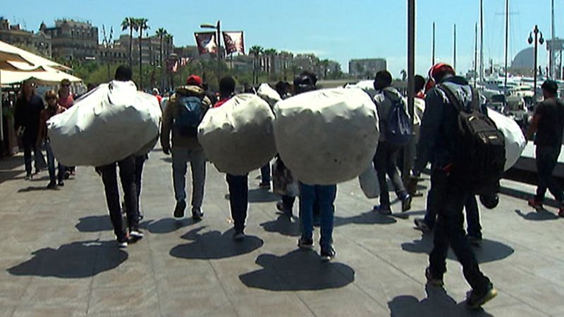 El ayuntamiento de Barcelona ha anunciado nueva medidas para reducir el fenómeno 'top manta'