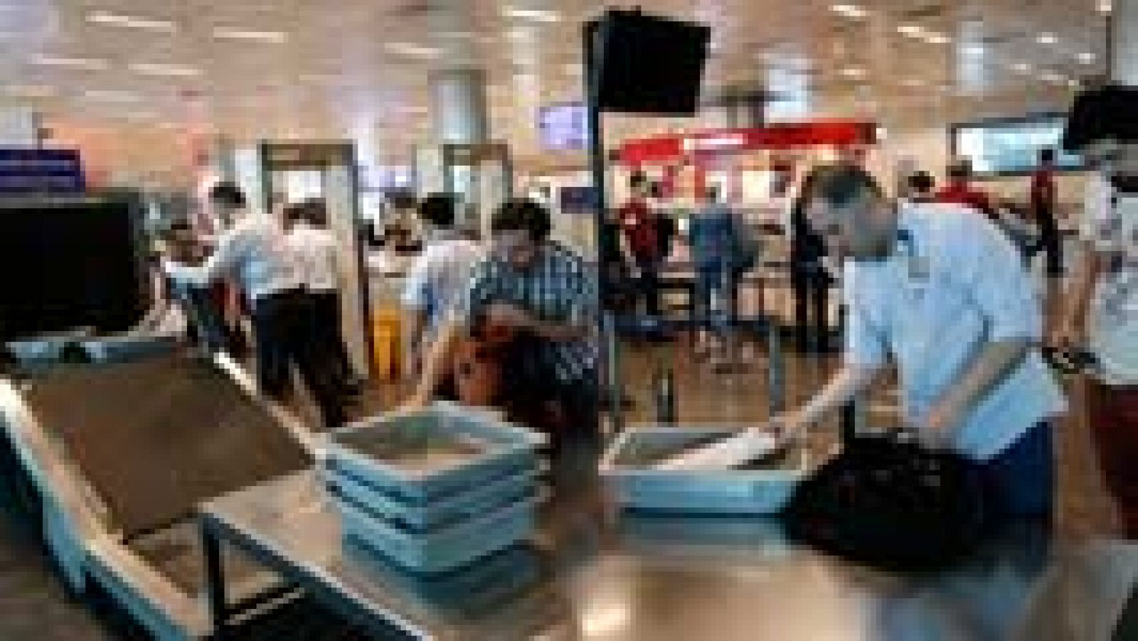 Telediario 1: Así vivieron algunos turistas españoles el atentado en el aeropuerto de Estambul | RTVE Play