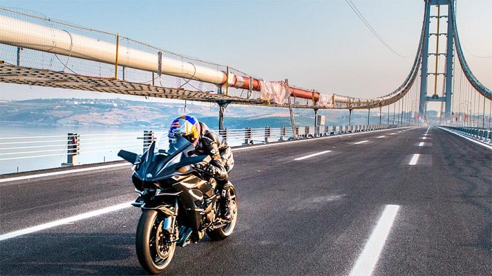  - Kenan Sofuoglu bate el récord de velocidad en moto con 400 km/h