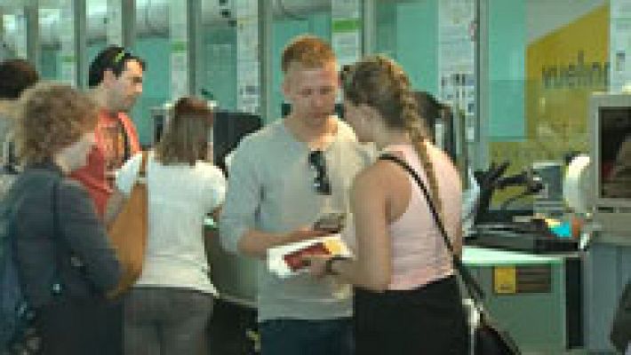 Telediario 1 - Continúan los problemas de Vueling en El Prat