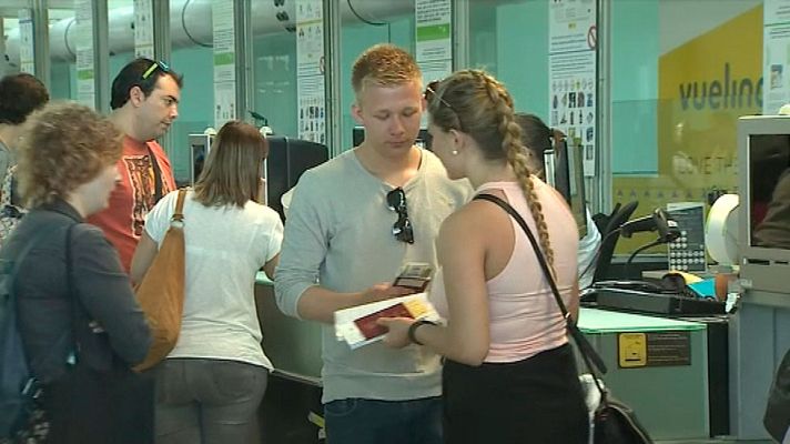 Telediario 1 - Continúan los problemas de Vueling en El Prat