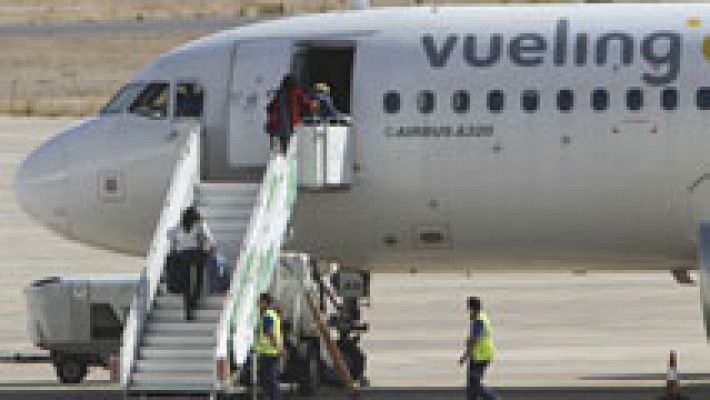 Continúa el caos en el Prat por las cancelaciones y retrasos acumulados de Vueling