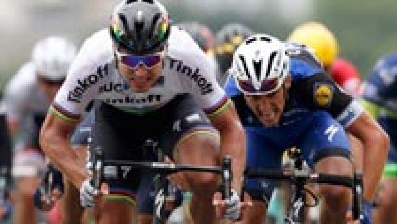 El eslovaco Peter Sagan se ha impuesto en la segunda etapa del Tour de Francia con meta en Cherburgo, por delante del francés Julian Alaphilippe y del español Alejandro Valverde, lo que le permitió vestirse de amarillo
