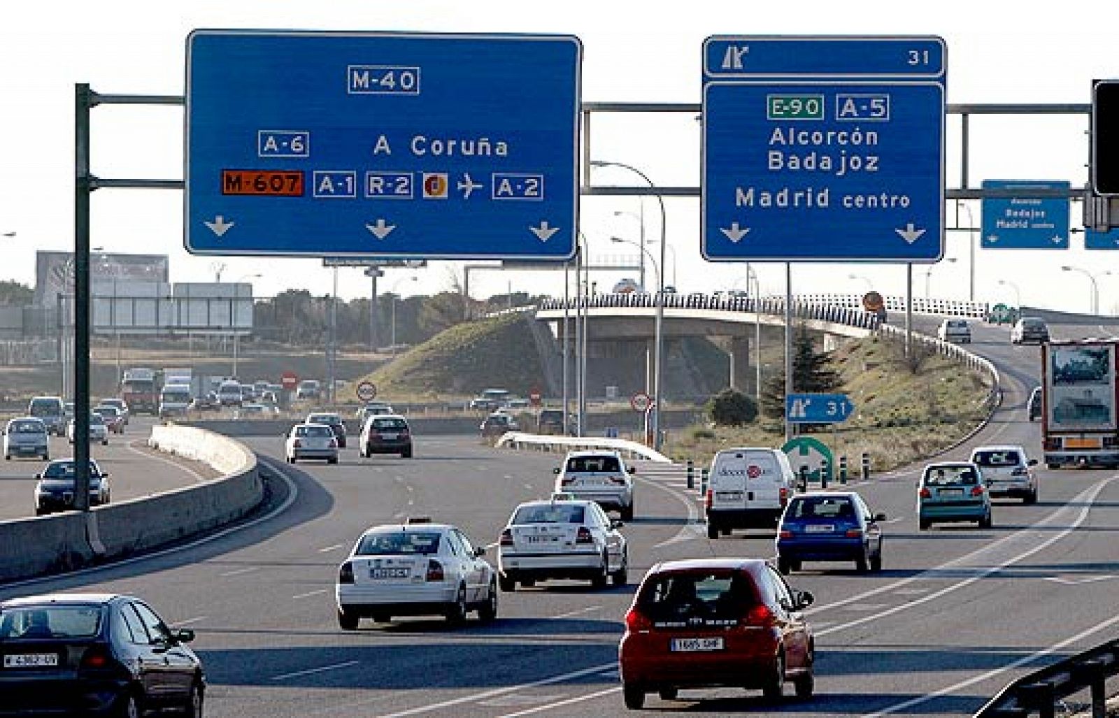 Niebla y nieve en la Operación Salida y la DGT pide más prudencia pese al descenso de víctimas