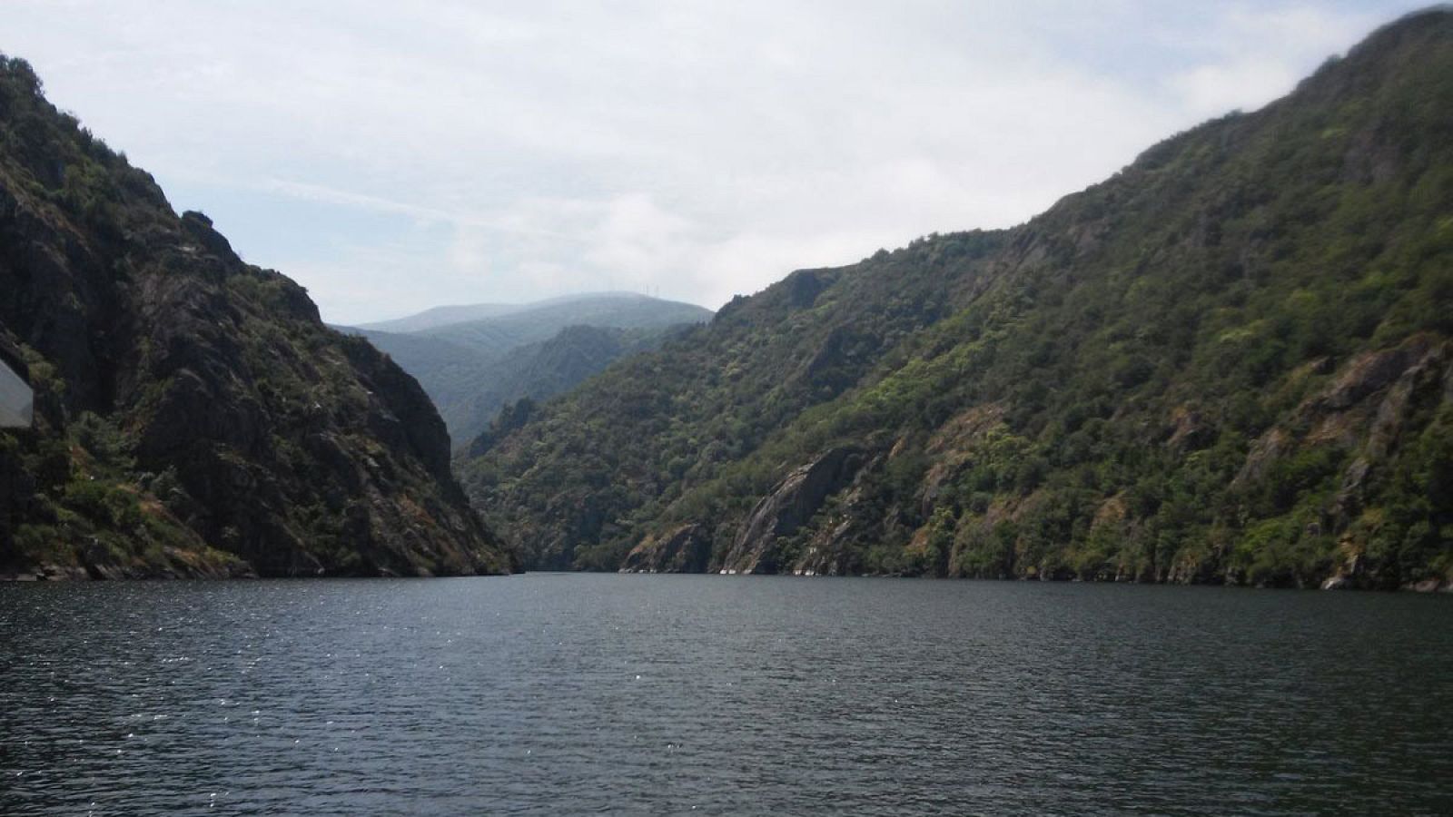 En catamarán por el Cañón del Sil
