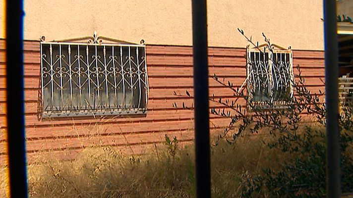 Telediario 1 - Liberan en Madrid a un joven encerrado durante dos años por su propio padre