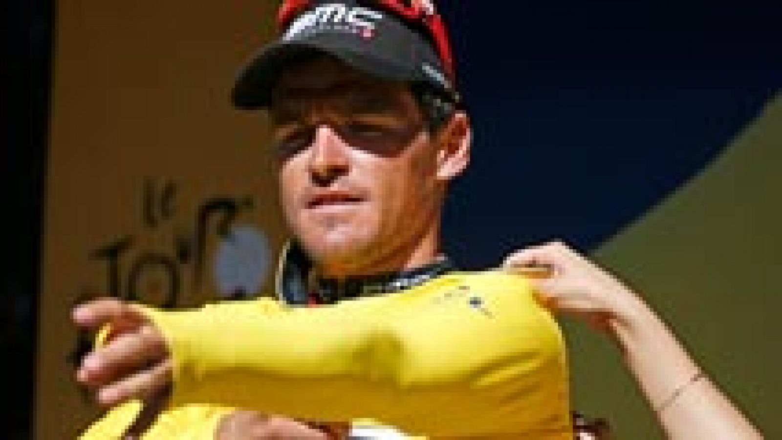 El Tour de Francia 2016 cambia de líder en la primera llegada en alto. Greg Van Avermaet es el nuevo maillot amarillo después de vencer en solitario y con autoridad la quinta etapa. [Tour de Francia en directo, 2-24 de julio en TDP, La 1, RNE Y RTVE.es]