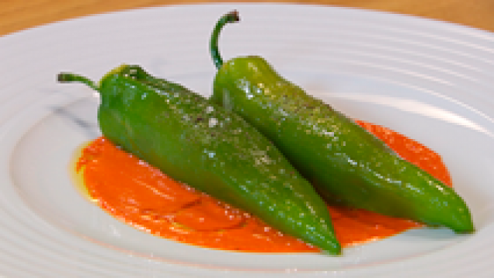 RTVE Cocina - Receta de pimientos verdes rellenos de chistorra