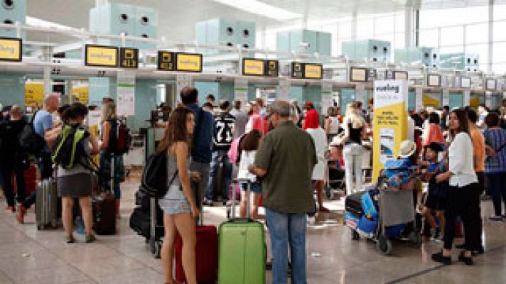 Telediario 1 - Preocupación entre los clientes de Vueling que tienen previsto viajar las próximas semanas