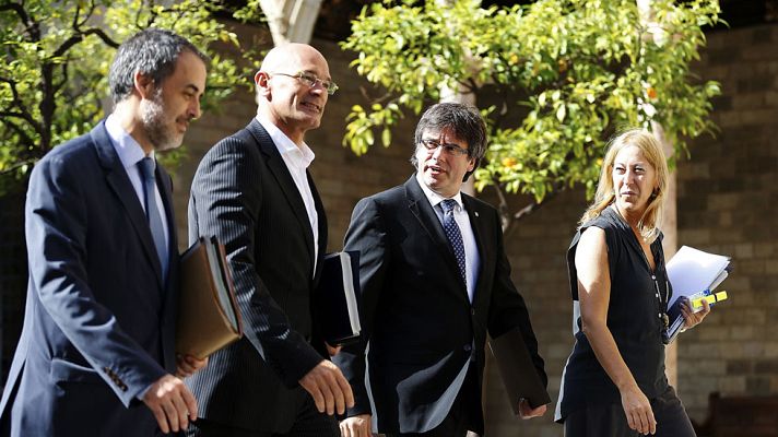 Telediario 1 - Cataluña "no se mueve" de la ruta soberanista y resta importancia al fallo del TC que anula las estructuras de Estado