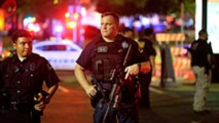 Informativo 24h - Cinco policías muertos en Dallas en un tiroteo durante protesta por la violencia contra los negros
