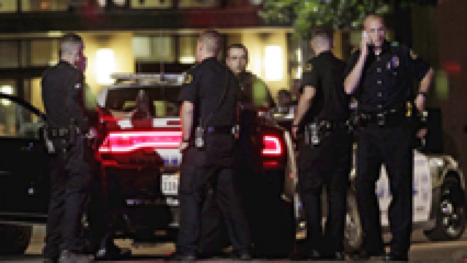 Telediario 1: Uno de los atacantes de Dallas dijo que su objetivo era matar "polícías blancos" | RTVE Play