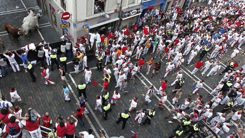 Un amplio dispositivo de seguridad de más de 3.000 agentes vigilan las calles de Pamplona